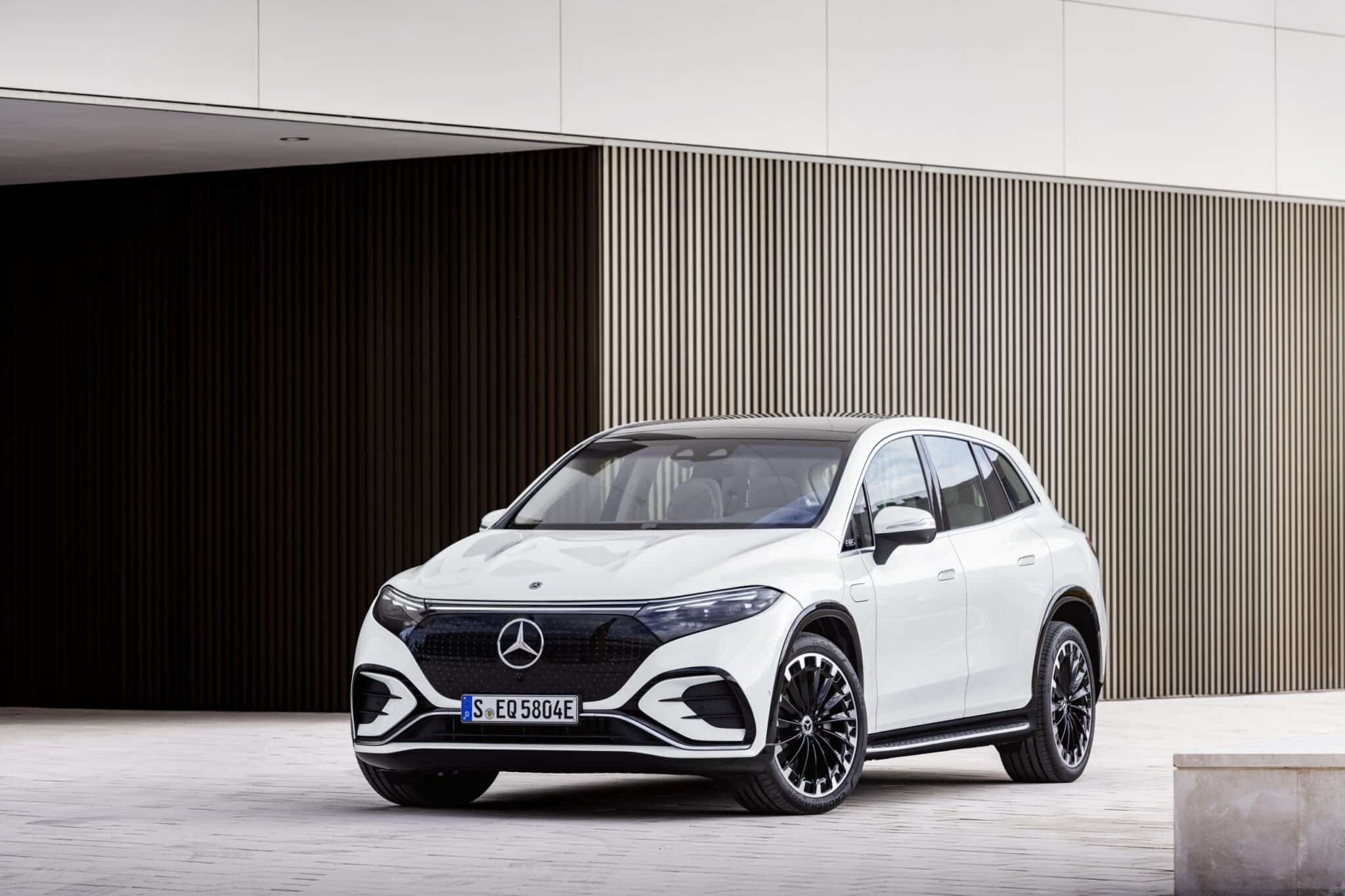 Mercedes Benz EQS SUV Checklist